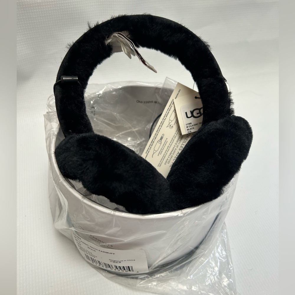 UGG Classic Tech Wired Earmuff Headphones | Black